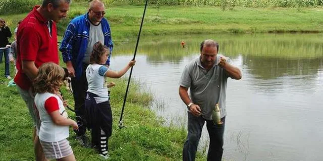 Gite De Peche Initiation Peche Activite Pour Pecher En Etang Pendant Les Vacances En Famille