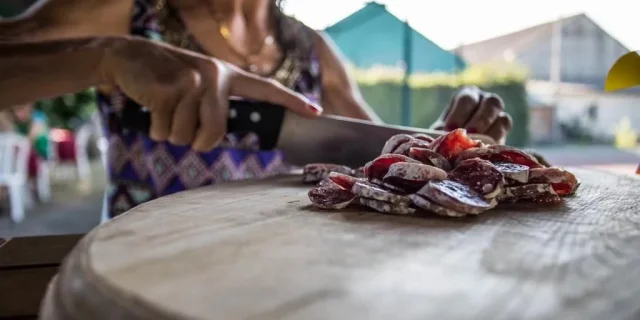 Vermietung Ferienhaus Gruppe Empfang Cousinade Saal Und Küche 01