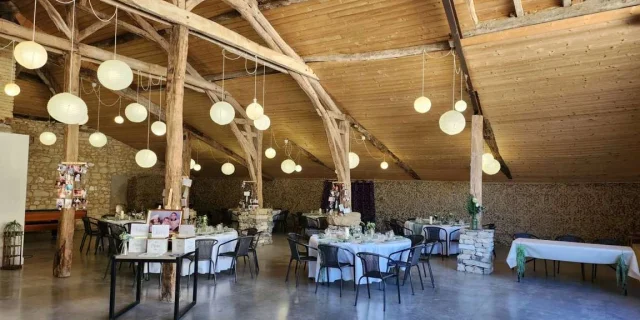 Vermietung Ferienhaus Gruppenunterkunft Cousinade Saal Und Küche 02 Partyräume