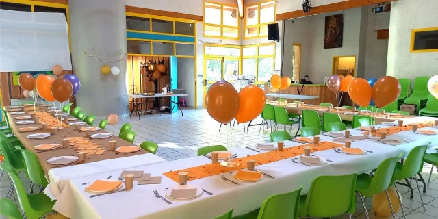 Vermietung Ferienhaus Gruppe Empfang Cousinade Saal Und Küche 04 Grande Salle Fete