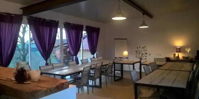 Vermietung Ferienhaus Gruppenunterkunft Cousinade Saal Und Küche 05 Gemeinschaftsraum