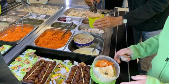 Vermietung Ferienhaus Gruppe Empfang Cousinade Saal Und Küche 20 Essen Buffet Traiteur