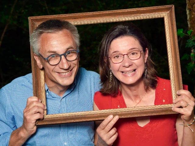 Village De Gites Grange Du Heron Aveyron 01 Portait Hotes Sophie Et Edouard