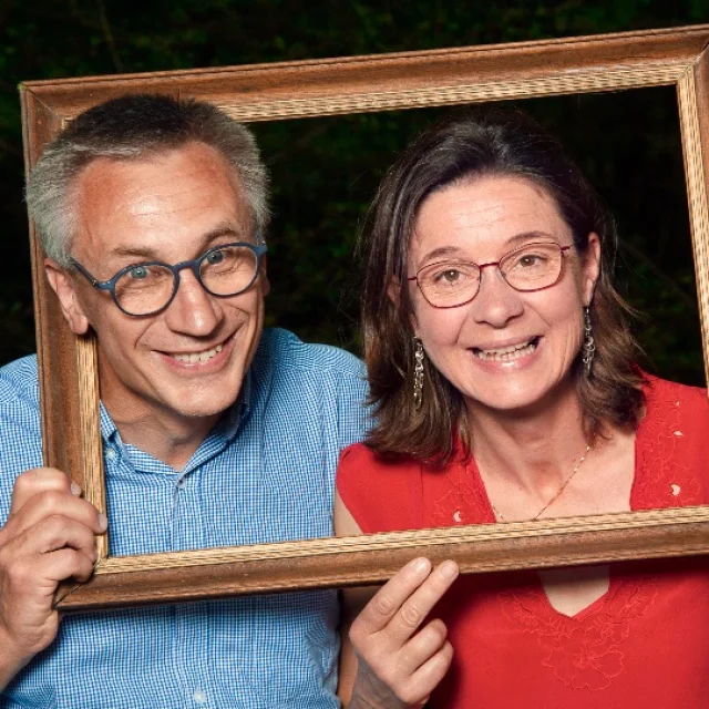 Village De Gites Grange Du Heron Aveyron 01 Portait Hotes Sophie Et Edouard