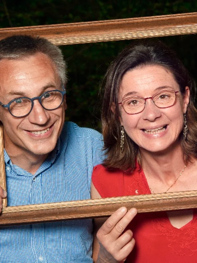 Village De Gites Grange Du Heron Aveyron 01 Portait Hotes Sophie Et Edouard