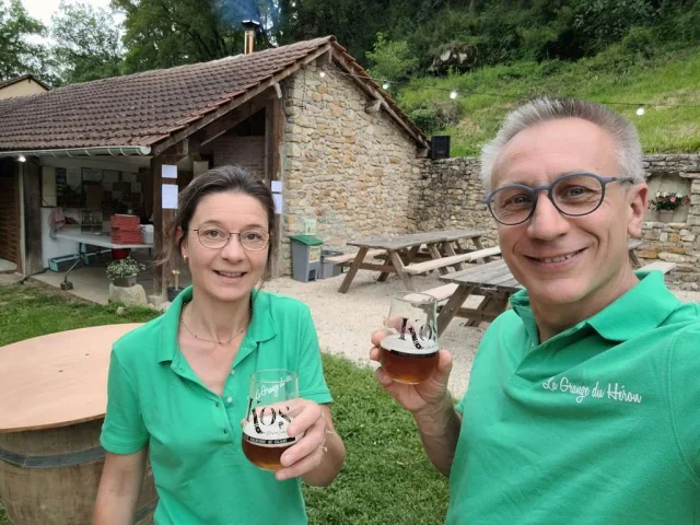 Village De Gites Grange Du Heron Aveyron 02 Portait Hotes Sophie Et Edouard