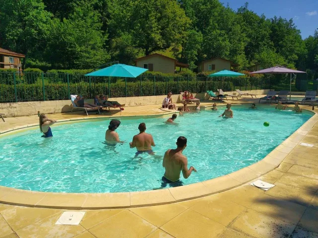 Feriendorf Grange Du Heron Aveyron Familie Swimmingpool Ferienwohnungen