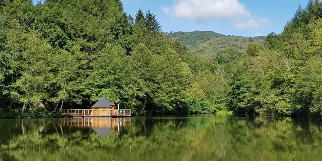 Atypische Gästezimmer Ausgefallene Vermietung Schwimmende Hütte 20 Aveyron
