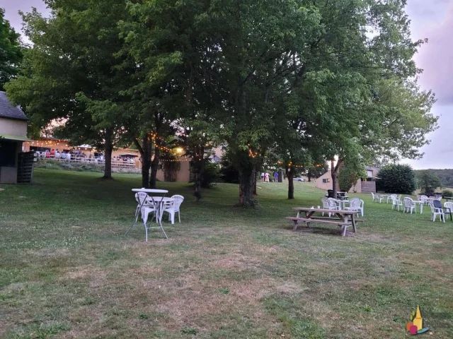 Feriendorf Etang Des Portes Creuse Park Gruppenunterkunft