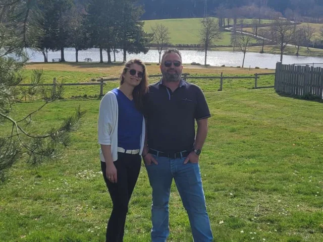 Romuald und Sandrine, Eigentümer des Feriendorfs L'Etang des Portes