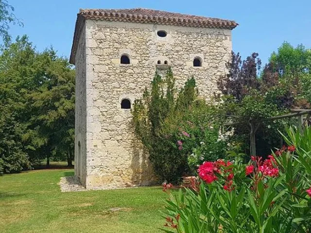 Location Vacances Gers Pigeonnier Domaine Brette Chambre Hote