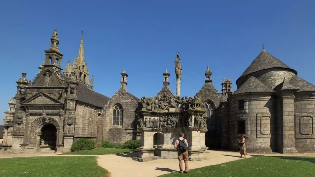 Reservieren Ferienhaus Ferienwohnung Ferienhäuser Finistere Kirche Eingezäunt Kreuz Religiöses Erbe Bretagne Besuchen