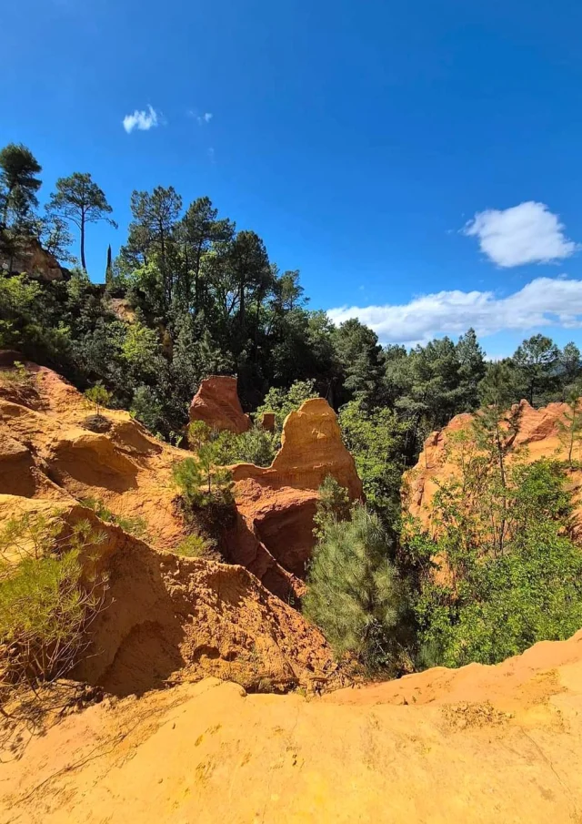 Vermietung von Ferienwohnungen in der Provence Vaucluse Roussillon Les Ocres Colorado Provencal 01