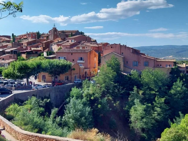 Location Vacances En Provence Visiter Vaucluse Roussillon Vue Du Village Perche